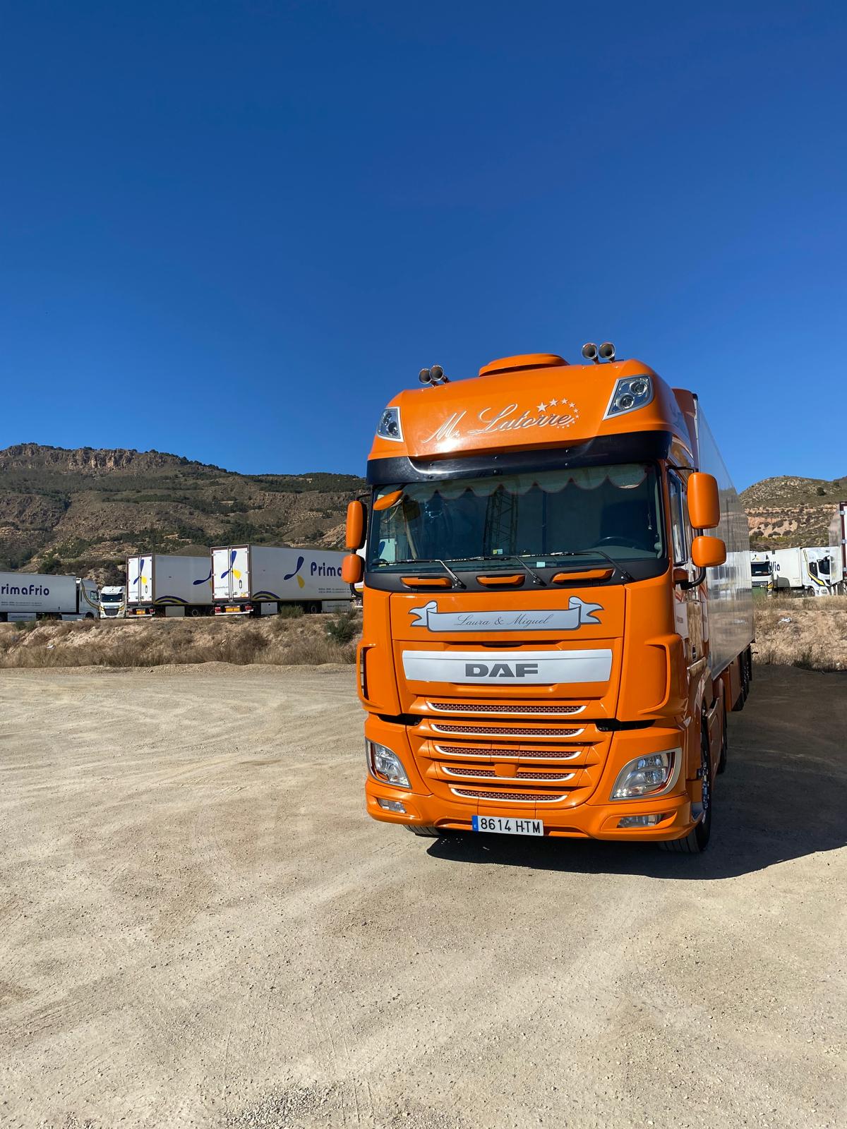 Camion naranja